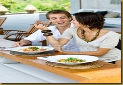 2998393-a-young-couple-on-vacation-eating-lunch-at-a-relaxed-outdoor-restaurant-1