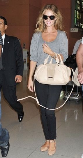 Fashion Sky World Rosie Huntington Whiteley In Burberry Again This Rosie Huntington Whiteley In Burberry Again This Time With Suede Leather Bowling Bag