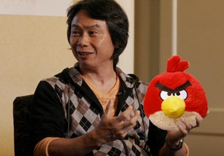 Miyamoto é fã de Angry Birds! (Nota: o Sérgio Estrella é viciado nesse jogo. Joga 'apenas' 8 horas por dia!)