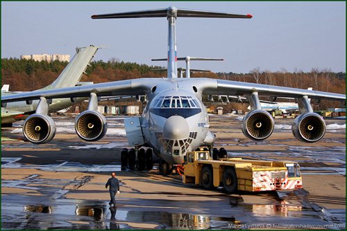 Фотографии тяжелого военно-транспортного самолета Ил-76МД-90А.