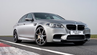BMW-M5-30Y-1 BMW-M5-30Y-1