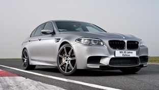 BMW-M5-30Y-1