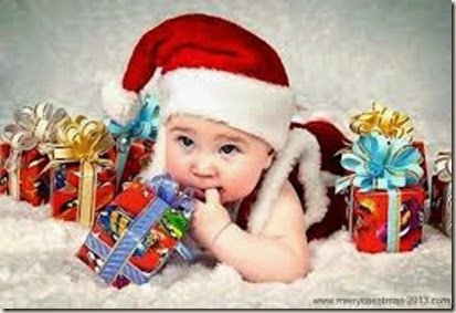 Cute-baby-with-Christmas-Gifts-Ideas-Pictures