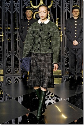 Louis-vuitton-FALL-2011-RTW-podium-021_runway