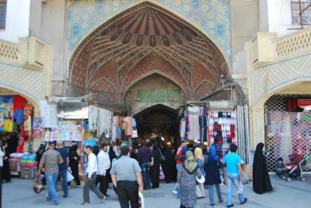 Shopping Iran: intrarea in Marele Bazar Teheran