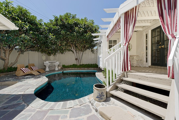 west-hollywood-bungalow-pool