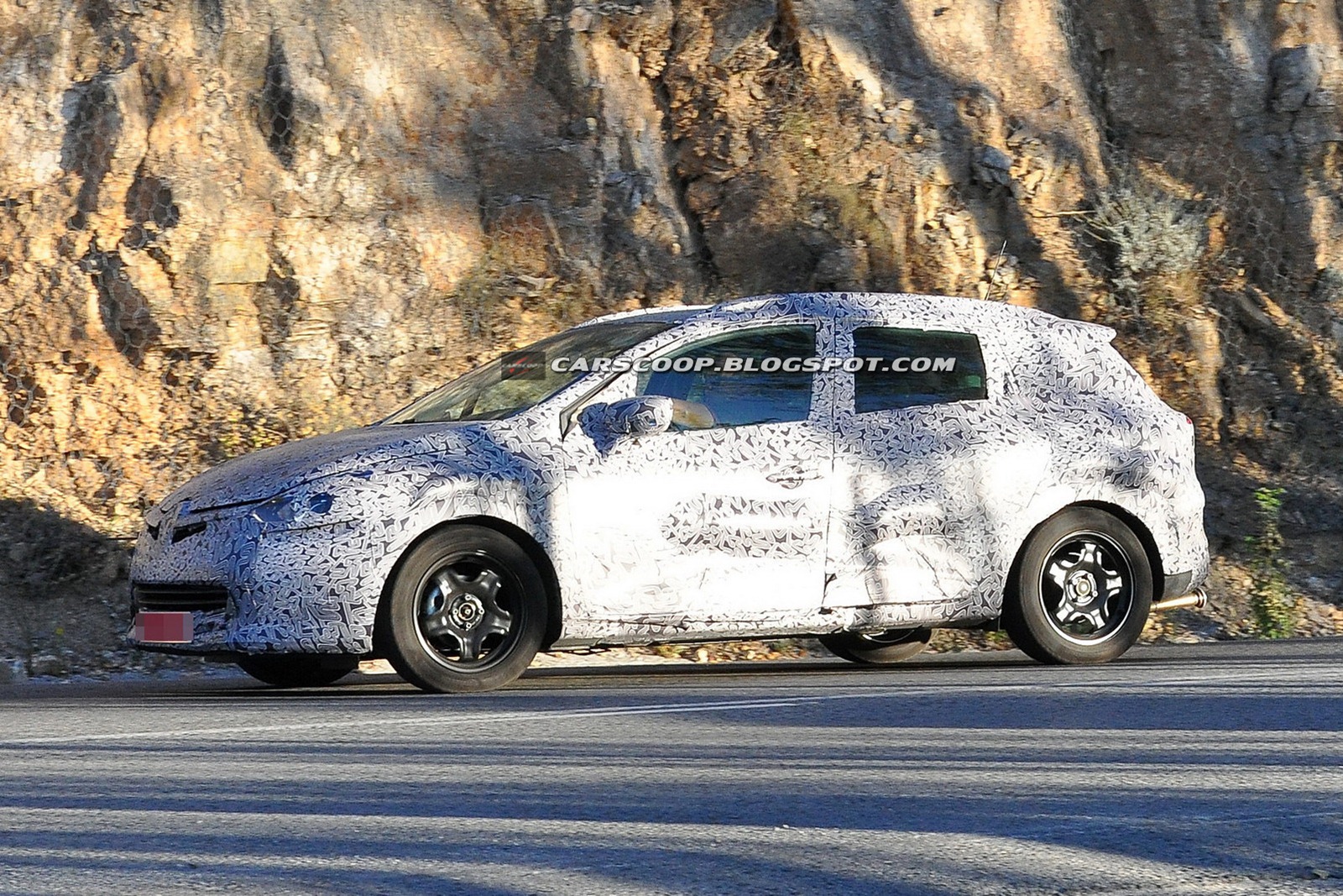 [2013-Renault-Clio-Sports-Tourer-3%255B4%255D.jpg]