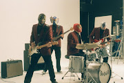 Los Straitjackets