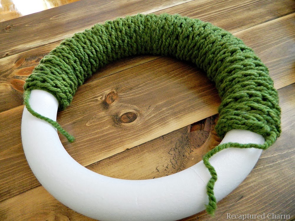 [Christmas-finger-knitted-Wreath210.jpg]