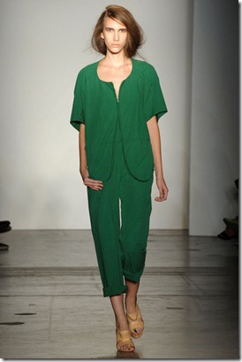 A-DETACHER-SPRING-RTW-2011-PODIUM-009_runway