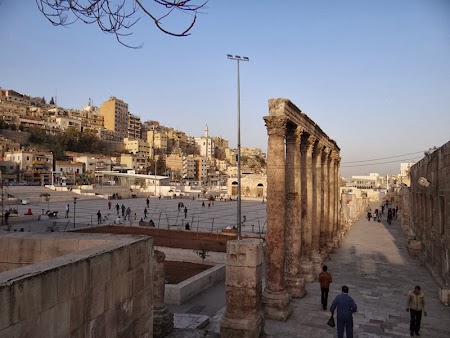 22. Langa amfiteatrul roman.JPG