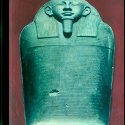 59 - Sarcófago de Esmunazar (París. Museo del Louvre)