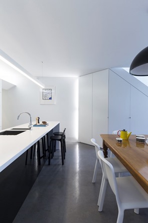 Casa Cosgriff / Arquitecto Christopher Polly cocina-integrada-comedor