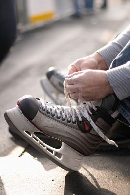 [tying-laces-of-ice-hockey-skates-at-skating-rink%255B17%255D.jpg]