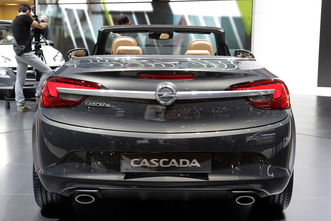 2013_Opel_Cascada_9.jpg