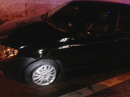 [CARRO%2520COM%2520OS%2520PNEUS%2520ESTOURADOS%2520%25281%2529%255B4%255D.jpg]
