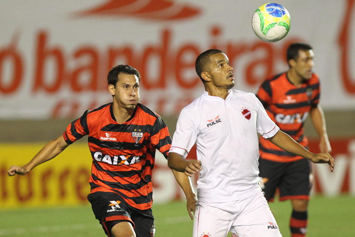 Atlético-GO vence Vila Nova por 3 a 1 e dorme no G4