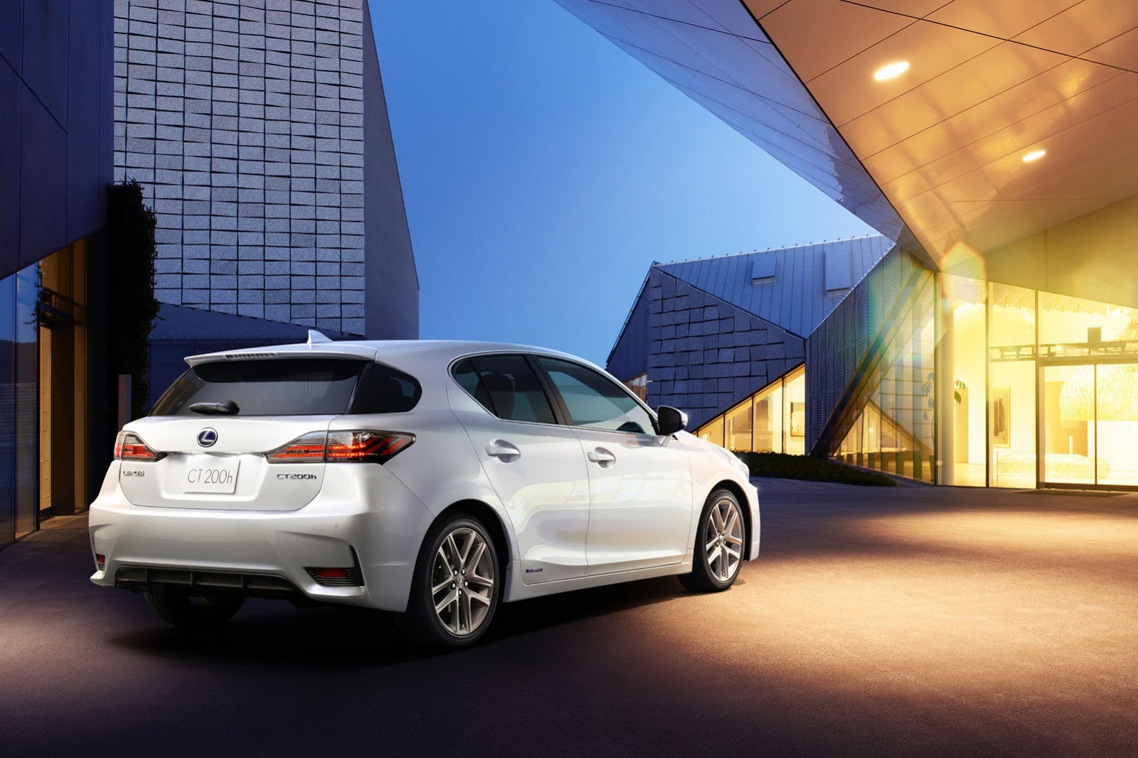 [2014-Lexus-CT-200h-2%255B2%255D.jpg]