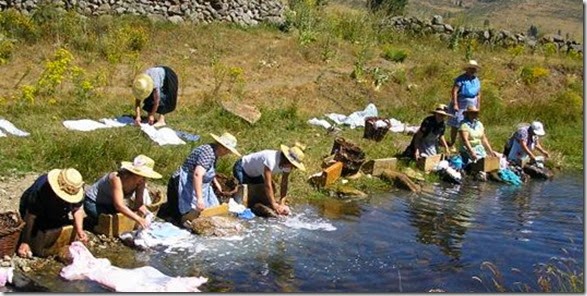 mujeres lavando 2