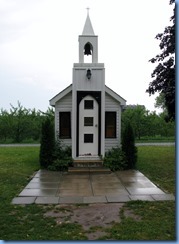 8591 Niagara Pkwy - Niagara-on-the-Lake  - The Living Water Wayside Chapel - World's Smallest Chapel