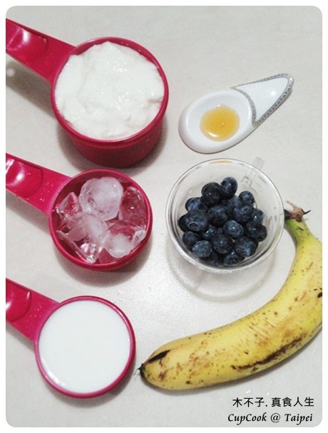 香蕉藍莓優格冰沙 smoothie (2)