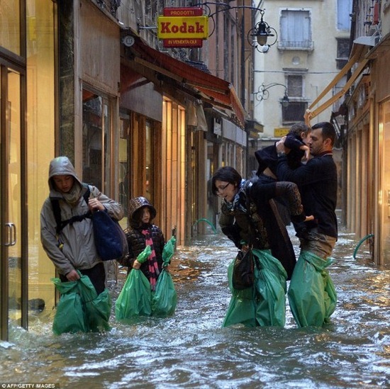 Veneza - enchente (9)
