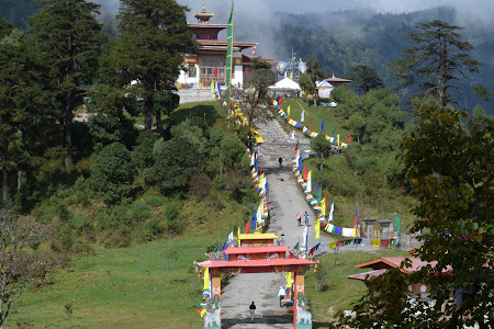 Obiective turistice Bhutan: manastire Dochu La