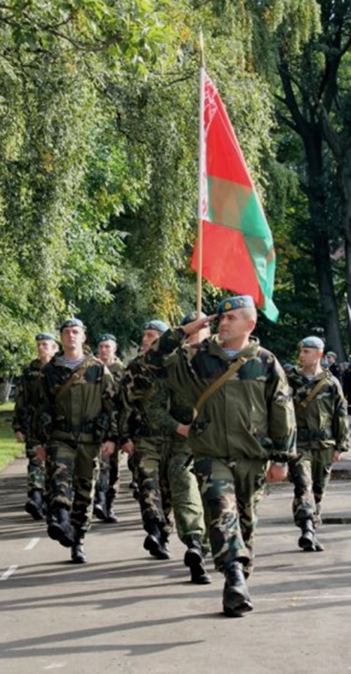 "Запад-2013": Белорусские военные во время перехода в Балтийск на российских БДК