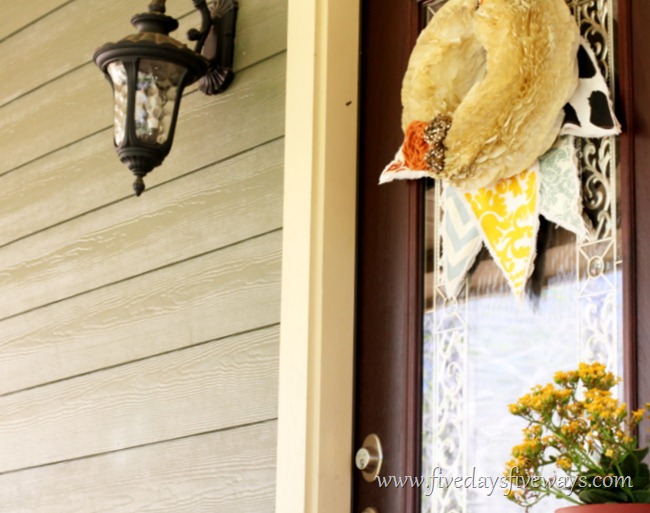 [IMG_2277-15.jpg&description=Try-it Tuesday: Spring Door Décor')]