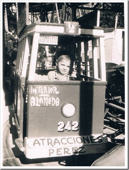 Feria de Valencia. Atracción, tranvía. 1951