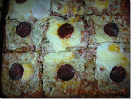 pizza de bacon, champiñón y huevo (2)
