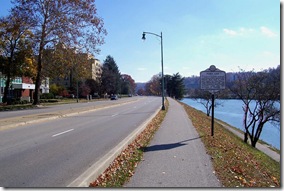 Fort Lee marker in Charleston, West Virginia looking east on Kanawha Boulevard  (Click any photo to enlarge)