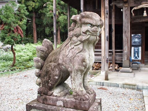 [写真]神殿前のこま犬