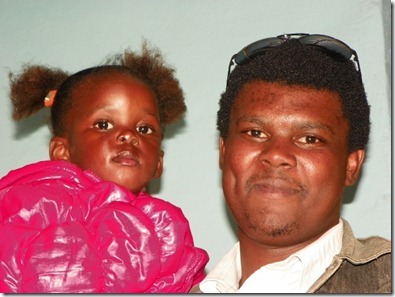 Magugu Mnisi's brother and daughter (640x480)