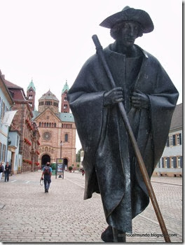 Speyer. Estatua peregrino en Maximilianstrasse -P9020063