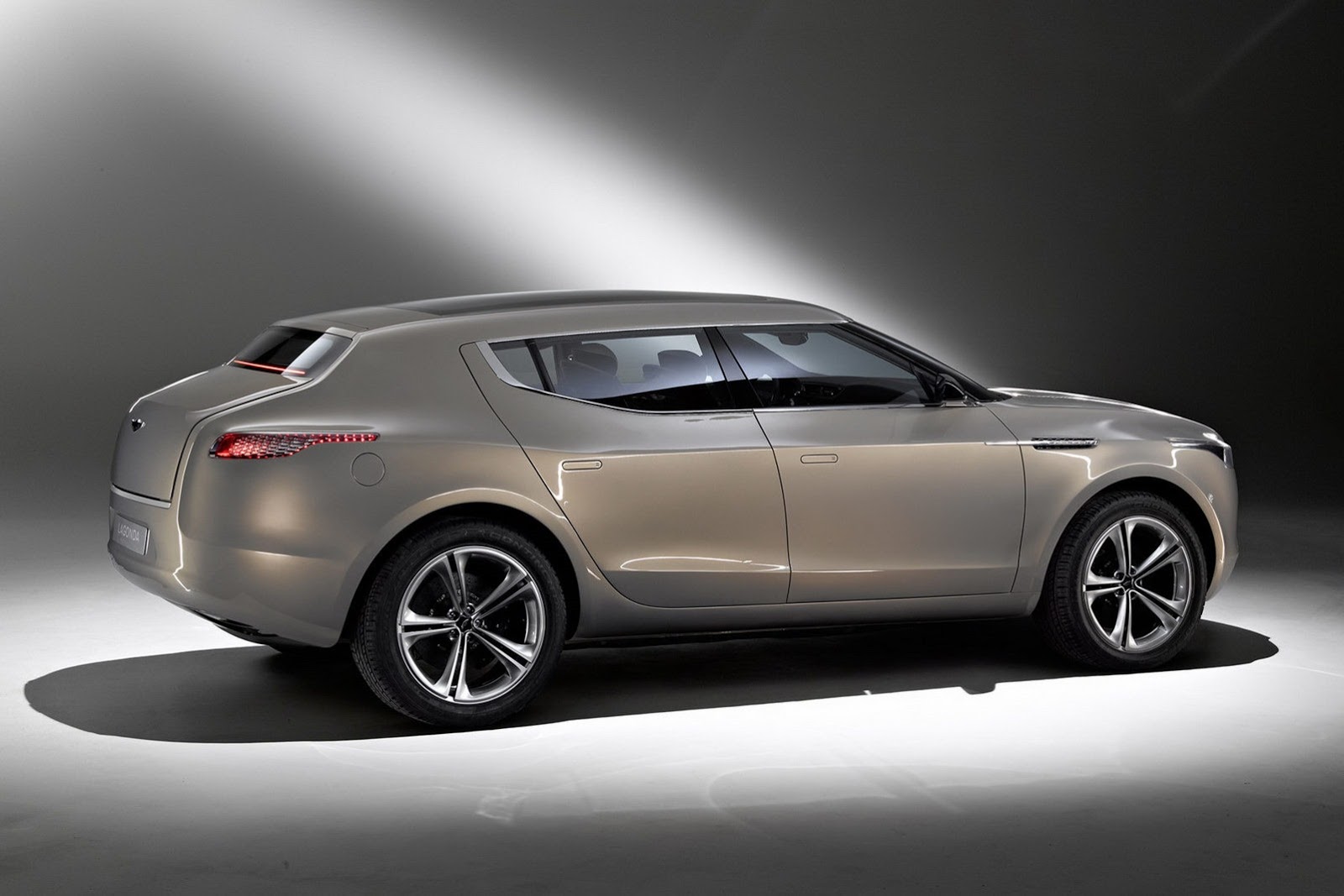 [Aston-Martin-Lagonda-SUV-10%255B2%255D.jpg]