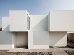 fachada-blanca-casa-moderna fachada-blanca-casa-moderna