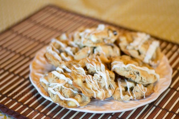 chewyalmondgranolacookies1.jpg Chewyalmondgranolacookies1