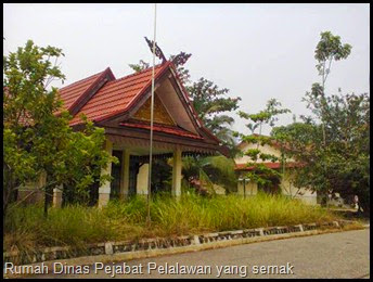 Rumah Dinas Pejabat Pelalawan yang semak