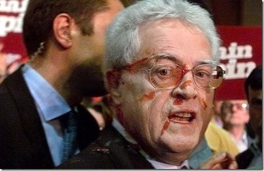 ALL...RNS12 - 20020417 - RENNES, ILLE ET VILAINE, FRANCE : French Prime Minister and Presidential candidate Lionel Jospin reacts after having ketchup squirted on him by protesters 17 April 2002 on his arrival at the exhibition centre in Rennes for a campaign meeting. <br />EPA PHOTO AFP / VALERY HACHE