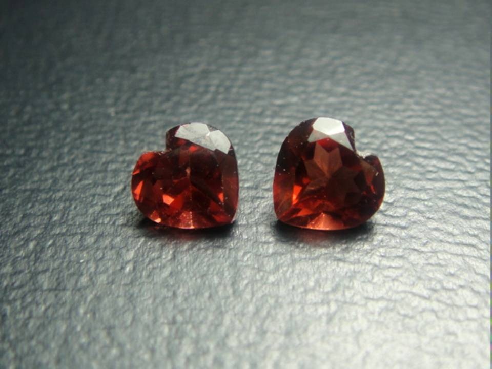 Grenat Rhodolite Naturel 2.09 Carats - Couleur Violet Rosé, Ovale, Non Traité, Provenance Madagascar