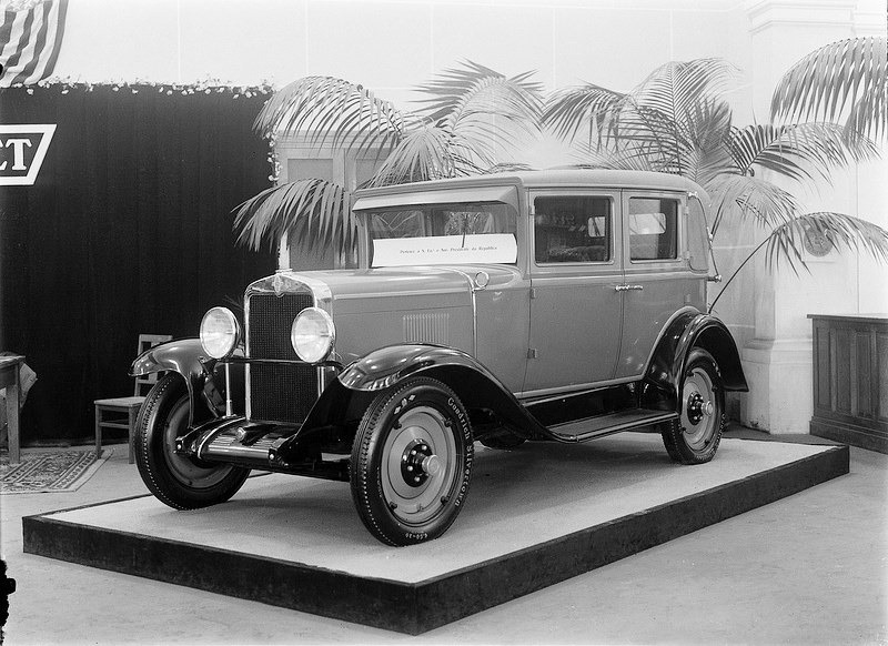 [1929-Chevrolet-no-Palace-Stand-na-Ru%255B1%255D.jpg]