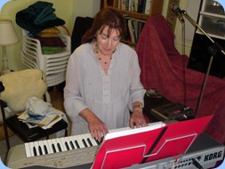 Delyse Whorwood giving the Korg Pa1X a whirl