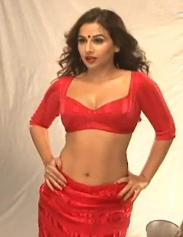 [vidya%2520balan%2520extremely%2520hot%2520%25287%2529%255B3%255D.jpg]