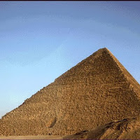 18.- Pirámide de Keops