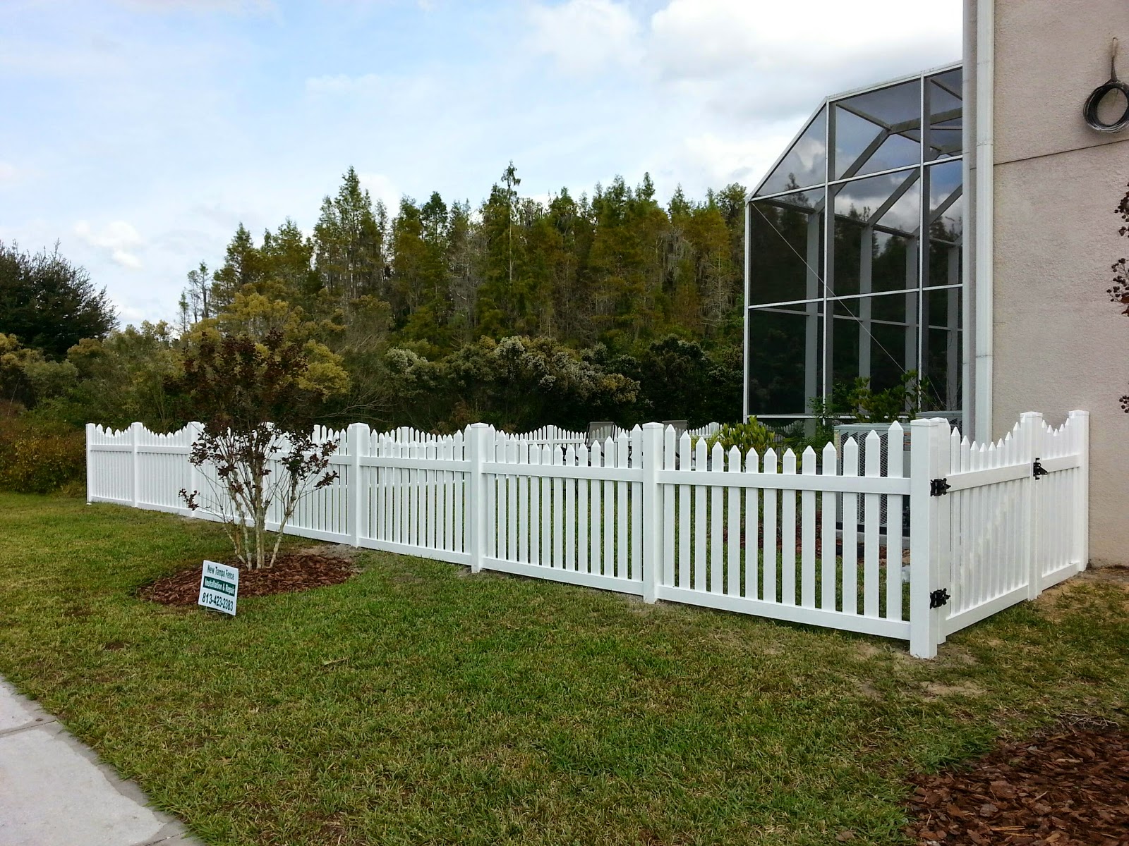 New Tampa Fence Inc Vinyl picket fence Wesley Chapel