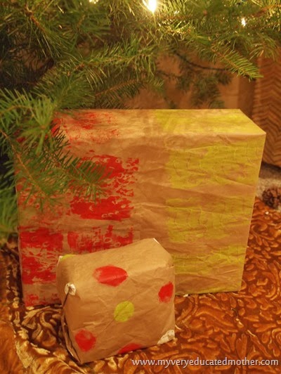 #DIY Wrapping Paper #kidscraft #greencrafting
