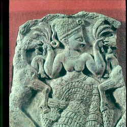 64 - Diosa de la Fecundidad (Marfil procedente de Nimrud).