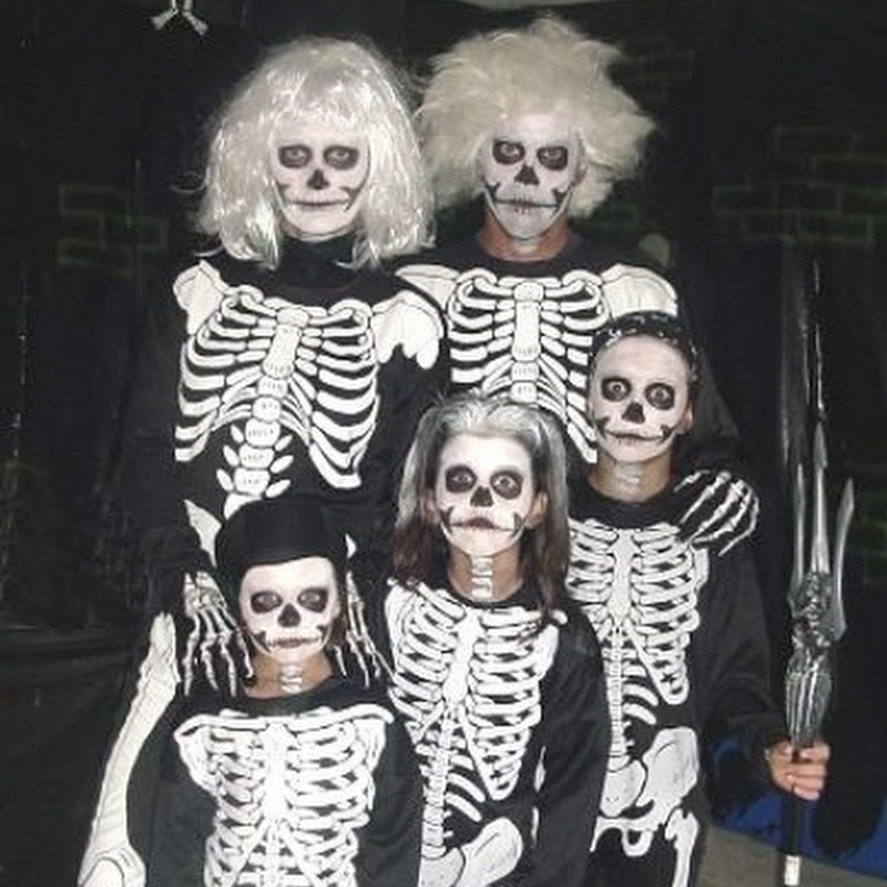 Disfraz casero de esqueleto para grupos o familias