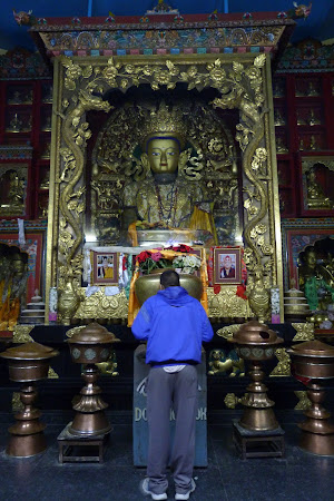 slujba la templu tibetan 